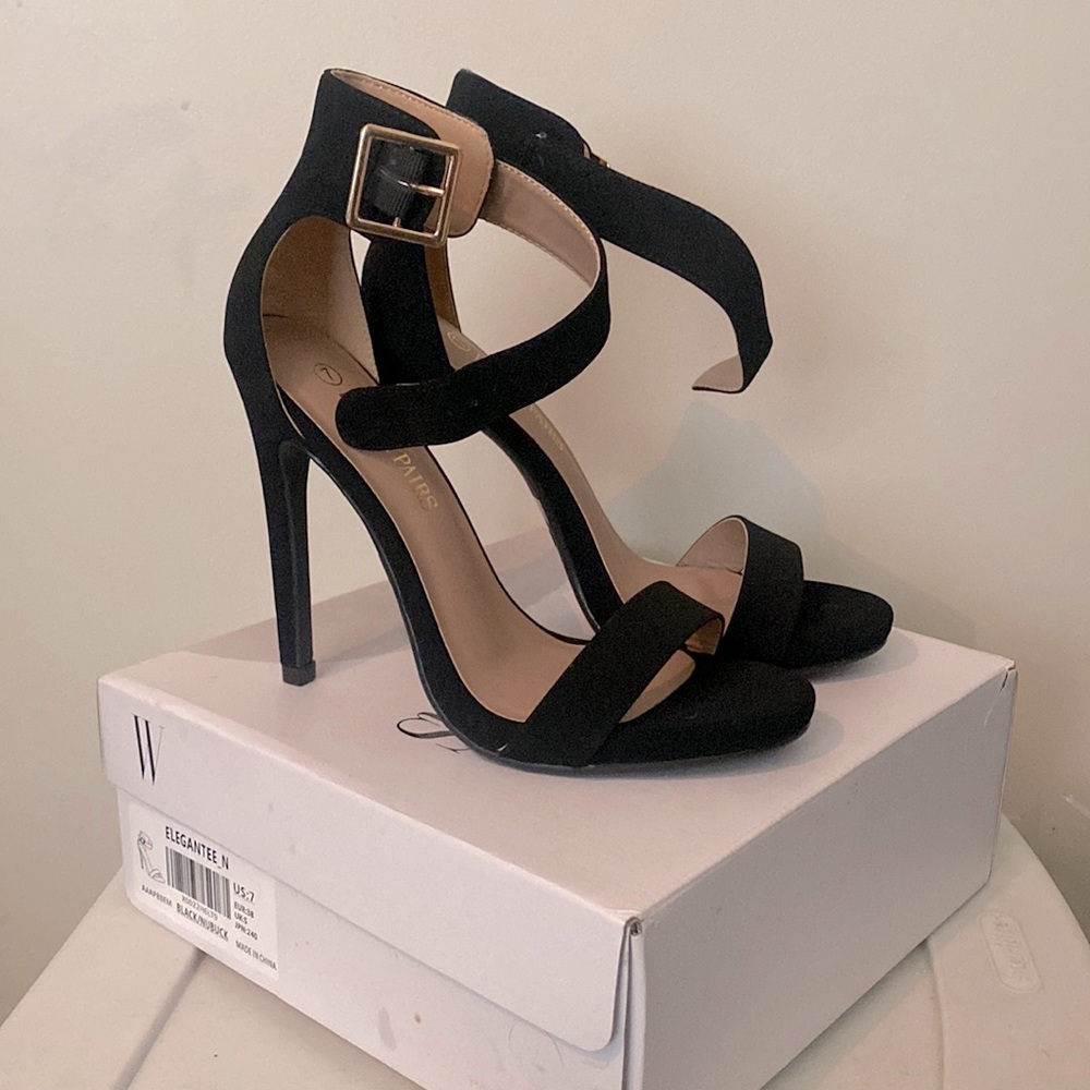 Elegant heels with ankle strap